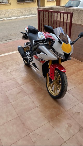 Yamaha YZF-R125 Edición World GP 60 Aniversario