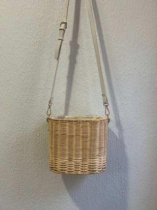 Bolso de mimbre redondo