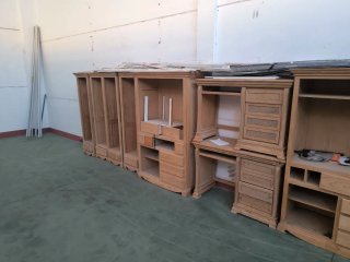 Mobili da soggiorno e scrivanie in legno