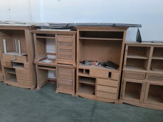Mobili da soggiorno e scrivanie in legno