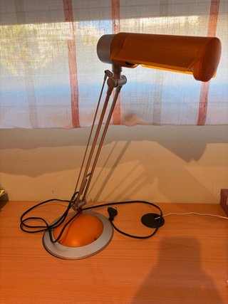 Lámpara de escritorio articulada naranja