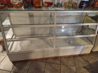 Mueble Expositor de Madera y Cristal