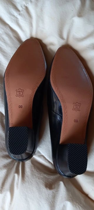 Zapatos Mariella y Salinas, de Piel Negros, Nuevos
