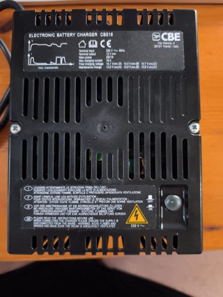 Cargador CBE CB516 16A NUEVO SIN USO Camper