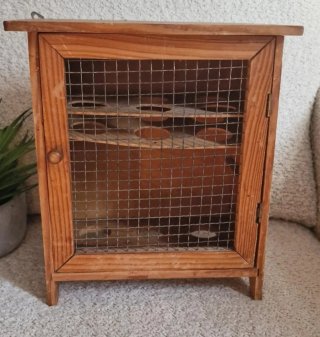 Armario Vintage de Madera para Huevos