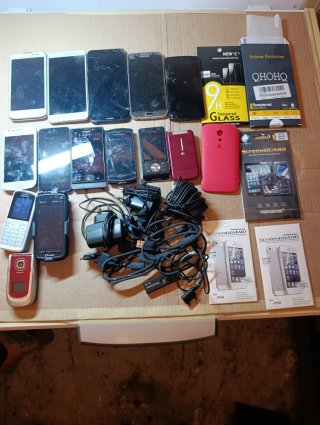 Lote de Móviles y Accesorios