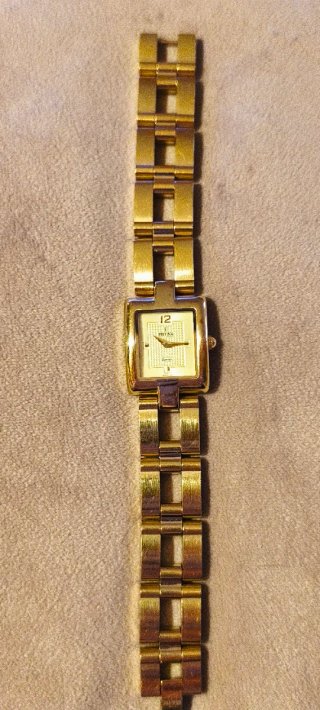 Reloj Festina bañado en Oro Correa graduable.
