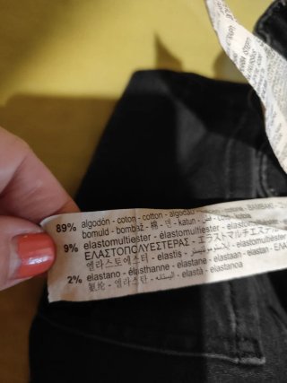 Pantalón vaquero largo negro Zara talla S