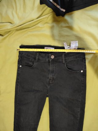 Pantalón vaquero largo negro Zara talla S