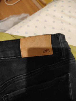 Pantalón vaquero largo negro Zara talla S