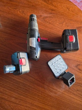 Taladro de Batería y Foco LED