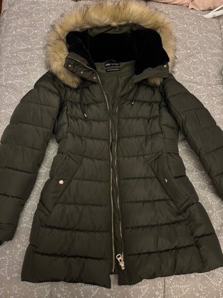 Plumífero Zara verde talla XS con capucha
