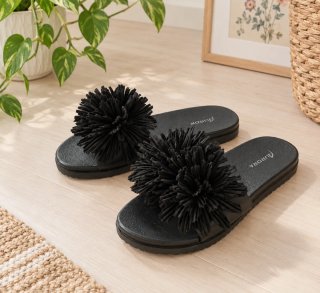 Sandalias - Chanchas Negras con Pompones Aurora
