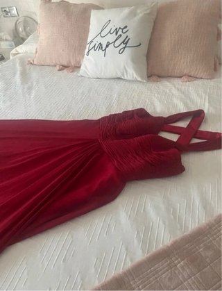 Vestido rojo talla 42 marca casa de vestidos