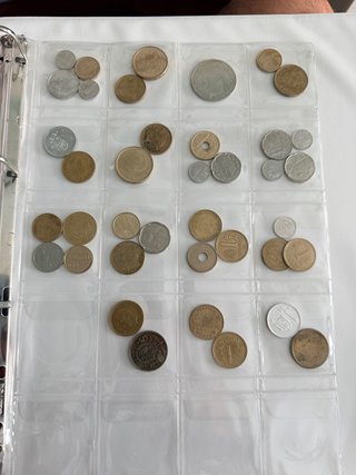 Colección de Monedas Antiguas en Álbum