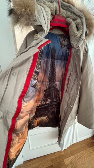 Parka FREEDOMDAY Beige con Forro Torre Eiffel