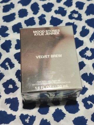 2 perfumes Kylie Jenner Mood Stones