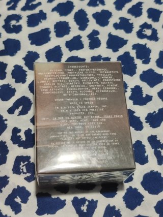 2 perfumes Kylie Jenner Mood Stones