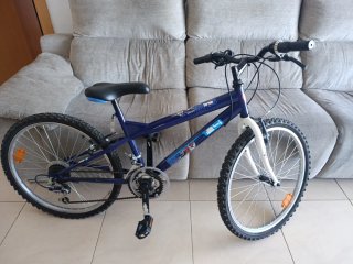 Bicicleta de Montaña Azul y Blanca