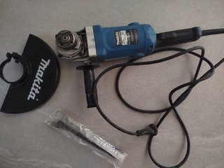 Radial Makita GA9050 2200W 230mm (PVP 140 ,90€)