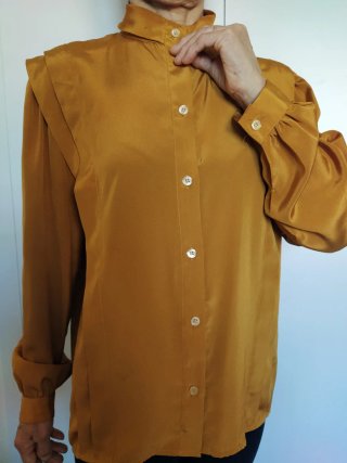 Blusa Vintage Años 90. Color mostaza.