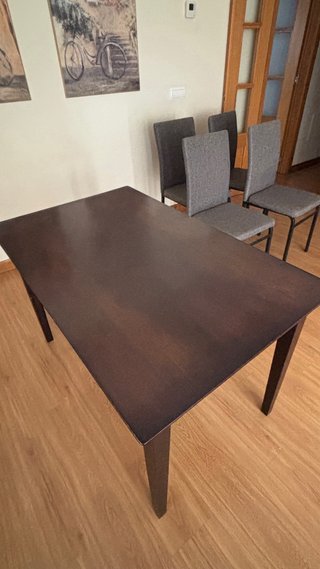 Mesa de comedor y 4 sillas
