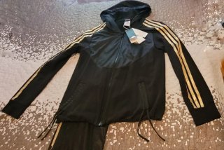 Chándal Adidas mujer NUEVO Negro y Dorado