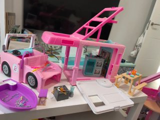 Casa di Malibu e roulotte Barbie
