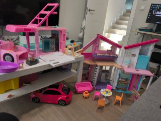 Casa di Malibu e roulotte Barbie