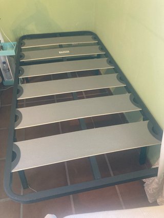 Somier y colchón patas metálico De buena calid