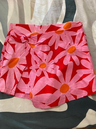 Falda corta con estampado floral