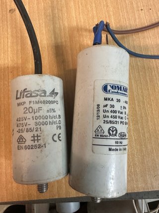 Condensadores Eléctricos
