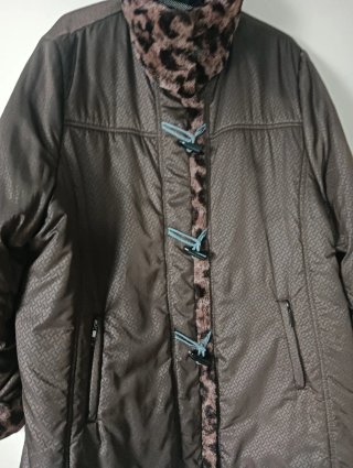 Chaquetón señora marrón con estampado. Talla 58