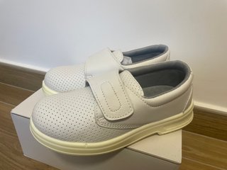 Zuecos de trabajo blancos