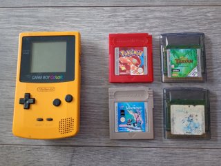 Consola Nintendo Game Boy Color Amarilla + 4 Juego