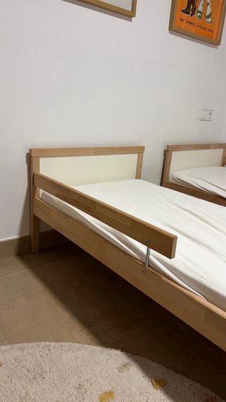 Cama infantil IKEA SNIGLAR 2 camas y 2 colchones