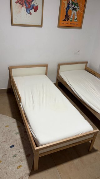 Cama infantil IKEA SNIGLAR 2 camas y 2 colchones