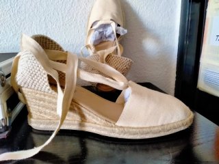 Alpargatas de cuña con cintas