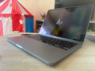 MacBook Pro M2 16GB