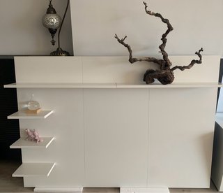 Panel Estantería Salón Blanco con cuatro baldas.