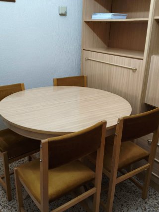 Mueble salón con cama plegable, Mesa y sillas