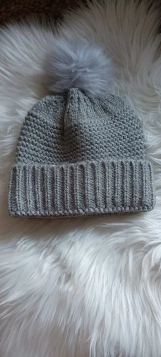 Gorro de Lana Gris con Pompon