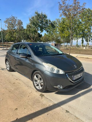 Peugeot 208 1.6 e-HDi 92 CV Allure 5p