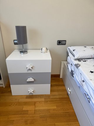 Habitación Infantil con Cama Nido y Mesita