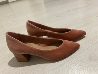 Zapatos de tacón rosa