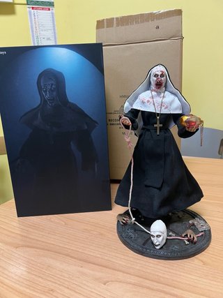 The Nun Valak The conjuring scala 1/6 HmToys