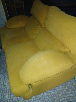 Sofá de Tela Amarillo. A recoger