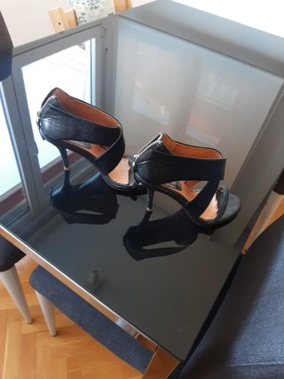 Sandalias de Piel Uterqüe Negras