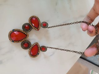 Collar bisutería dorado y rojo
