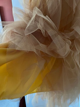 Vestido amarillo con volantes